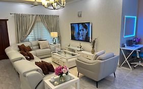 Seyramz Palace - Free Airport Pick Up - High Speed Starlink Wifi - Car Rental