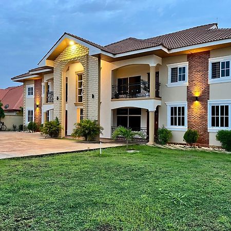 Seyramz Palace - Free Airport Pick Up - High Speed Starlink Wifi - Car Rental Tamale Exterior photo