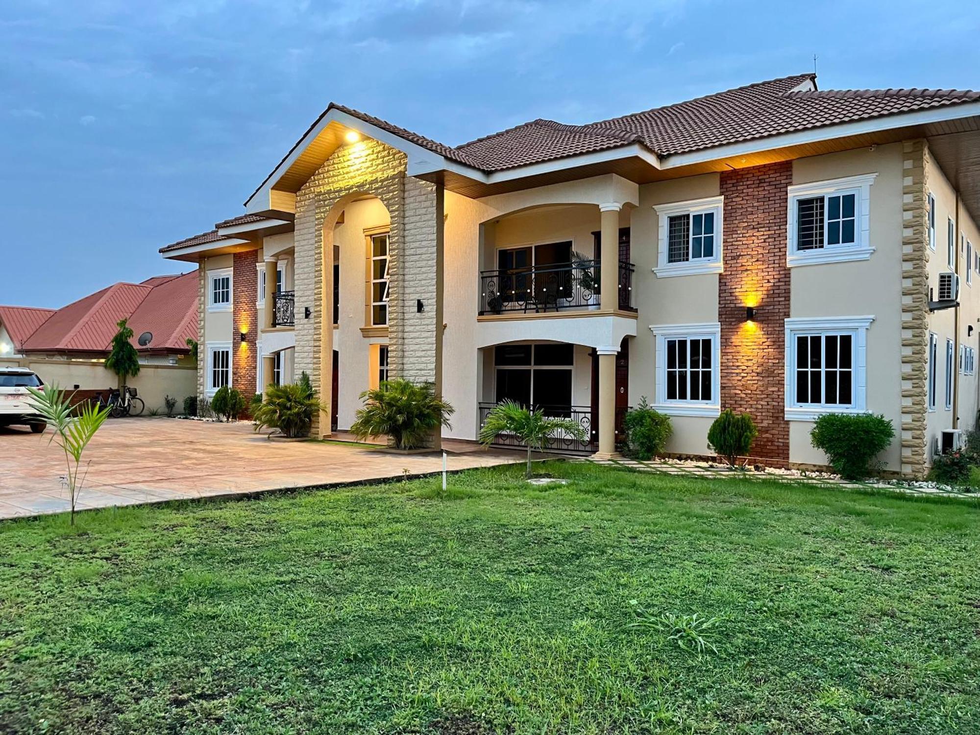Seyramz Palace - Free Airport Pick Up - High Speed Starlink Wifi - Car Rental Tamale Exterior photo