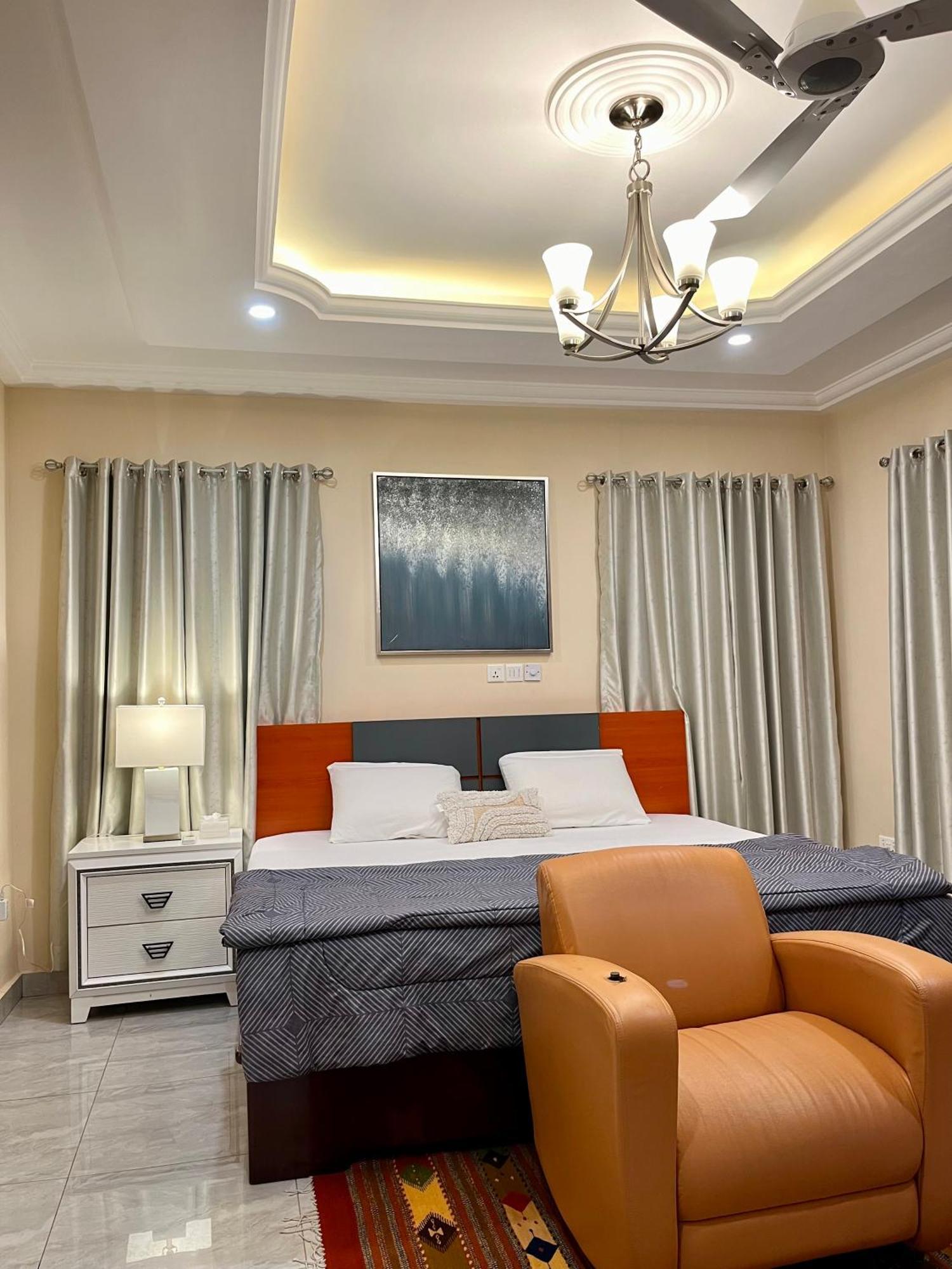 Seyramz Palace - Free Airport Pick Up - High Speed Starlink Wifi - Car Rental Tamale Exterior photo
