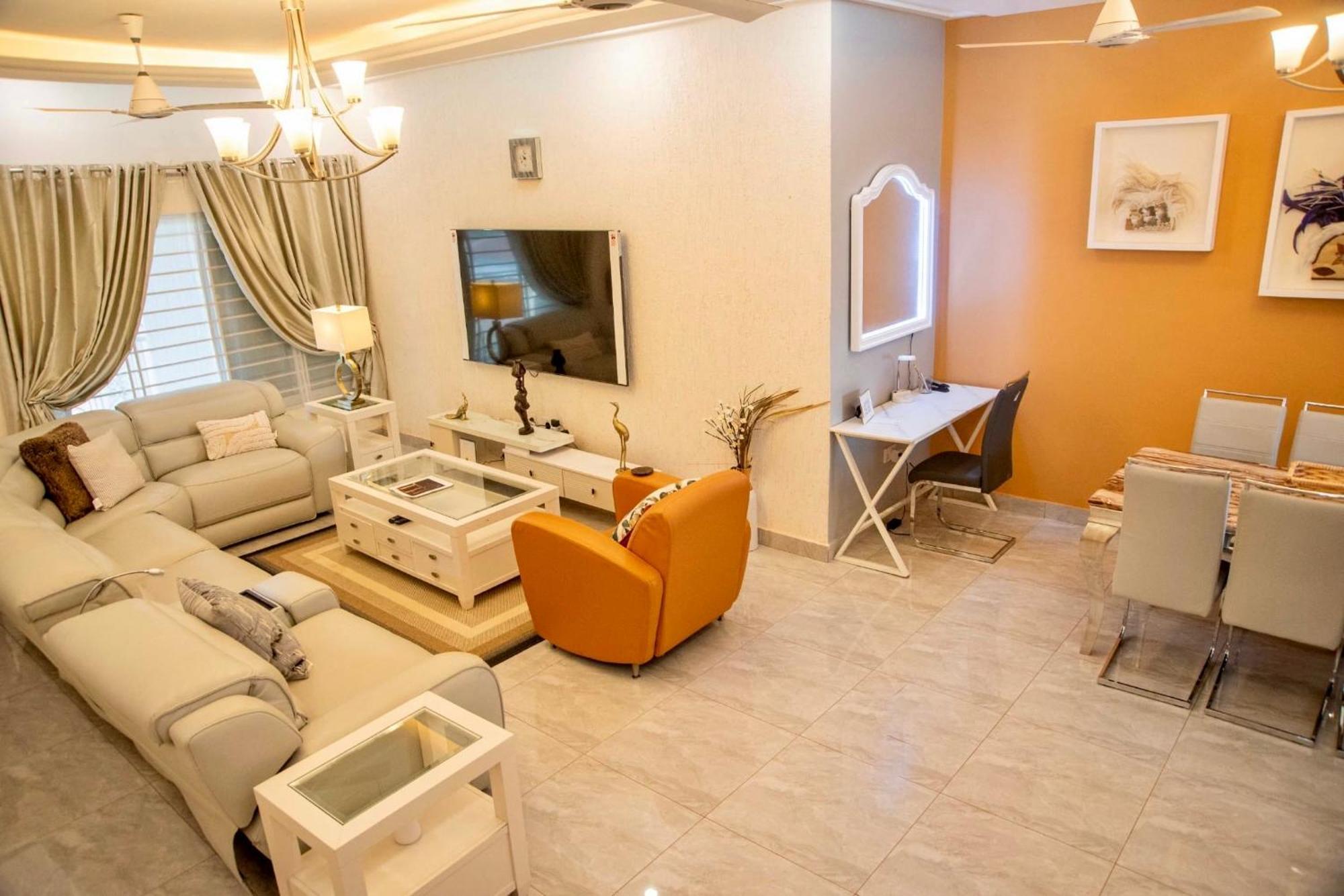 Seyramz Palace - Free Airport Pick Up - High Speed Starlink Wifi - Car Rental Tamale Exterior photo
